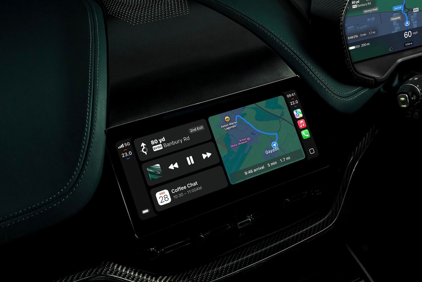 Pantalla de la consola central del Aston Martin DBX707 con Apple CarPlay Ultra